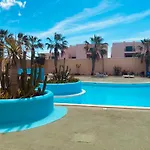 Surf & Chill 69, Quiet Oasis With Community Swimmingpool Holiday home *