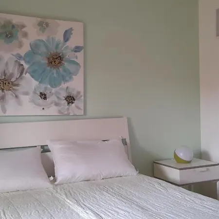 Surf & Chill 69, Quiet Oasis With Community Swimmingpool Feriehus