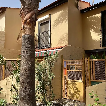 Surf & Chill 69, Quiet Oasis With Community Swimmingpool Feriehus