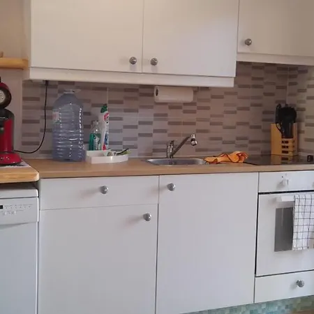 Surf & Chill 69, Quiet Oasis With Community Swimmingpool