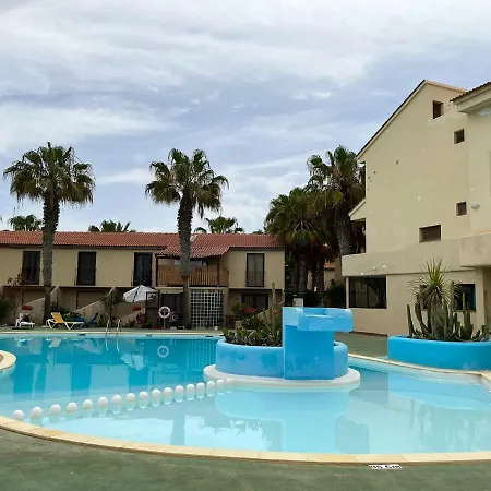 Surf & Chill 69, Quiet Oasis With Community Swimmingpool *