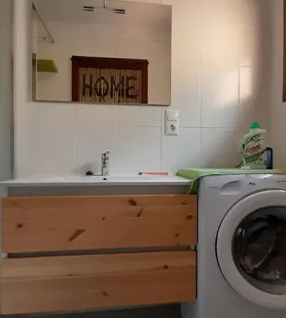 Surf & Chill 69, Quiet Oasis With Community Swimmingpool *