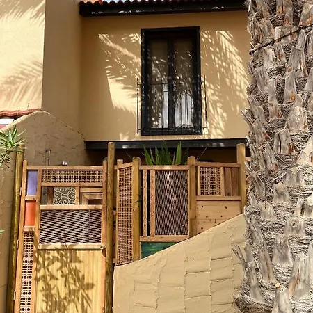 Surf & Chill 69, Quiet Oasis With Community Swimmingpool