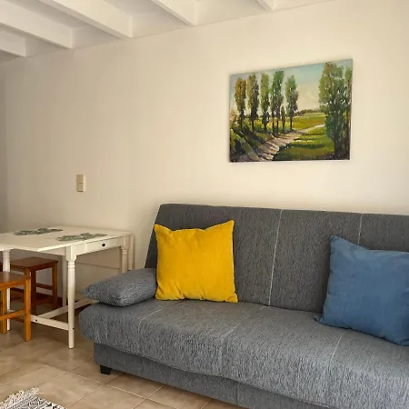 Surf & Chill 69, Quiet Oasis With Community Swimmingpool