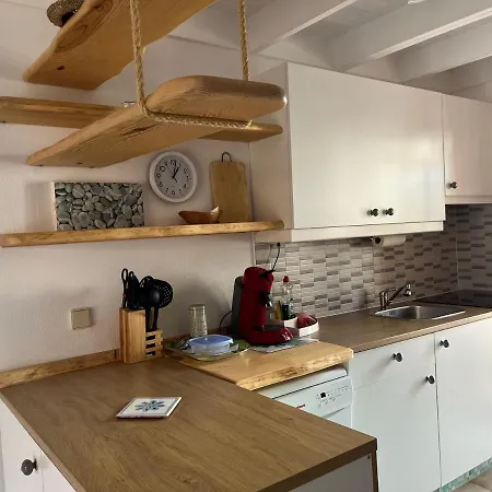 Surf & Chill 69, Quiet Oasis With Community Swimmingpool