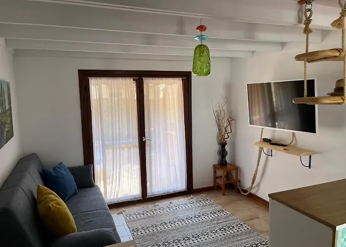 Surf & Chill 69, Quiet Oasis With Community Swimmingpool