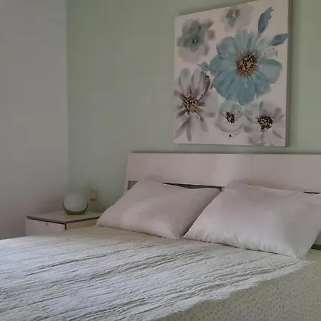 Surf & Chill 69, Quiet Oasis With Community Swimmingpool *