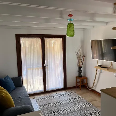 Surf & Chill 69, Quiet Oasis With Community Swimmingpool