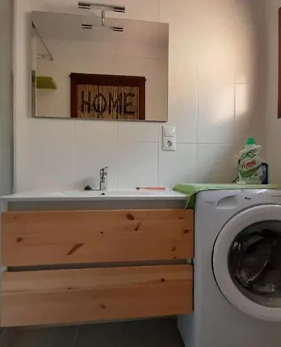 Surf & Chill 69, Quiet Oasis With Community Swimmingpool *