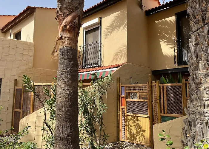 Surf & Chill 69, Quiet Oasis With Community Swimmingpool Casa vacanze