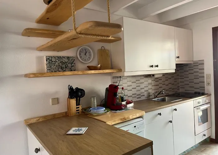 Surf & Chill 69, Quiet Oasis With Community Swimmingpool