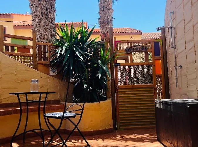 Surf & Chill 69, Quiet Oasis With Community Swimmingpool Casa vacanze